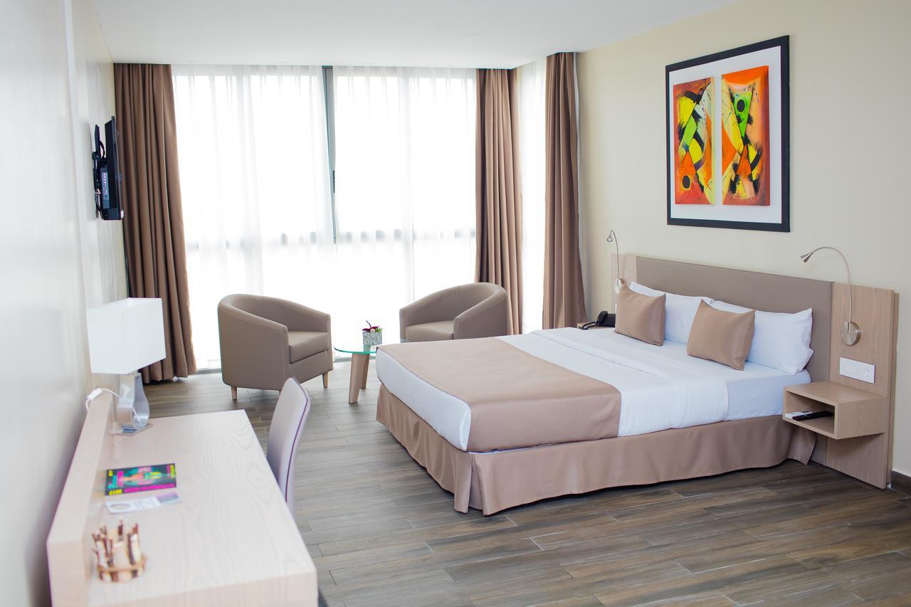 Fly Hotel Libreville Buitenkant foto