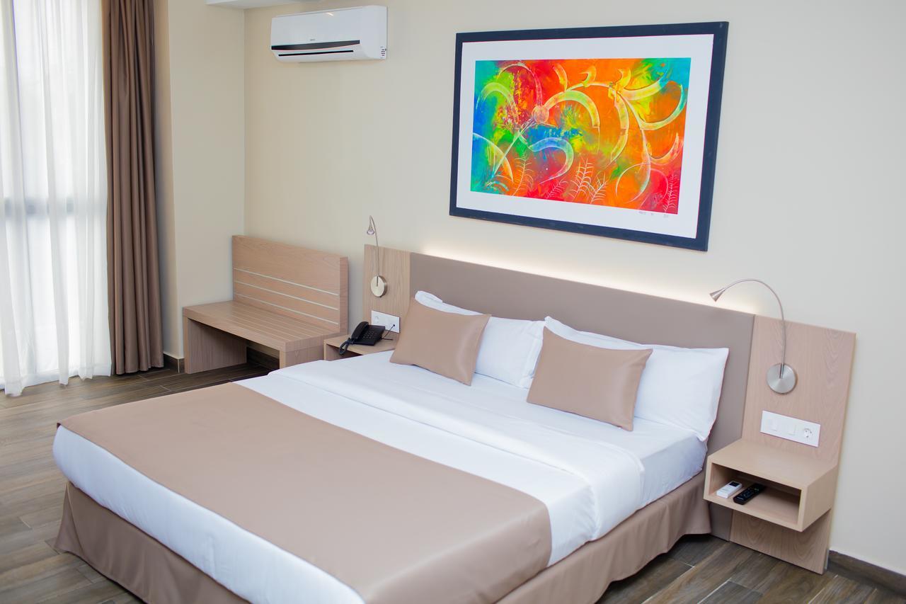 Fly Hotel Libreville Buitenkant foto