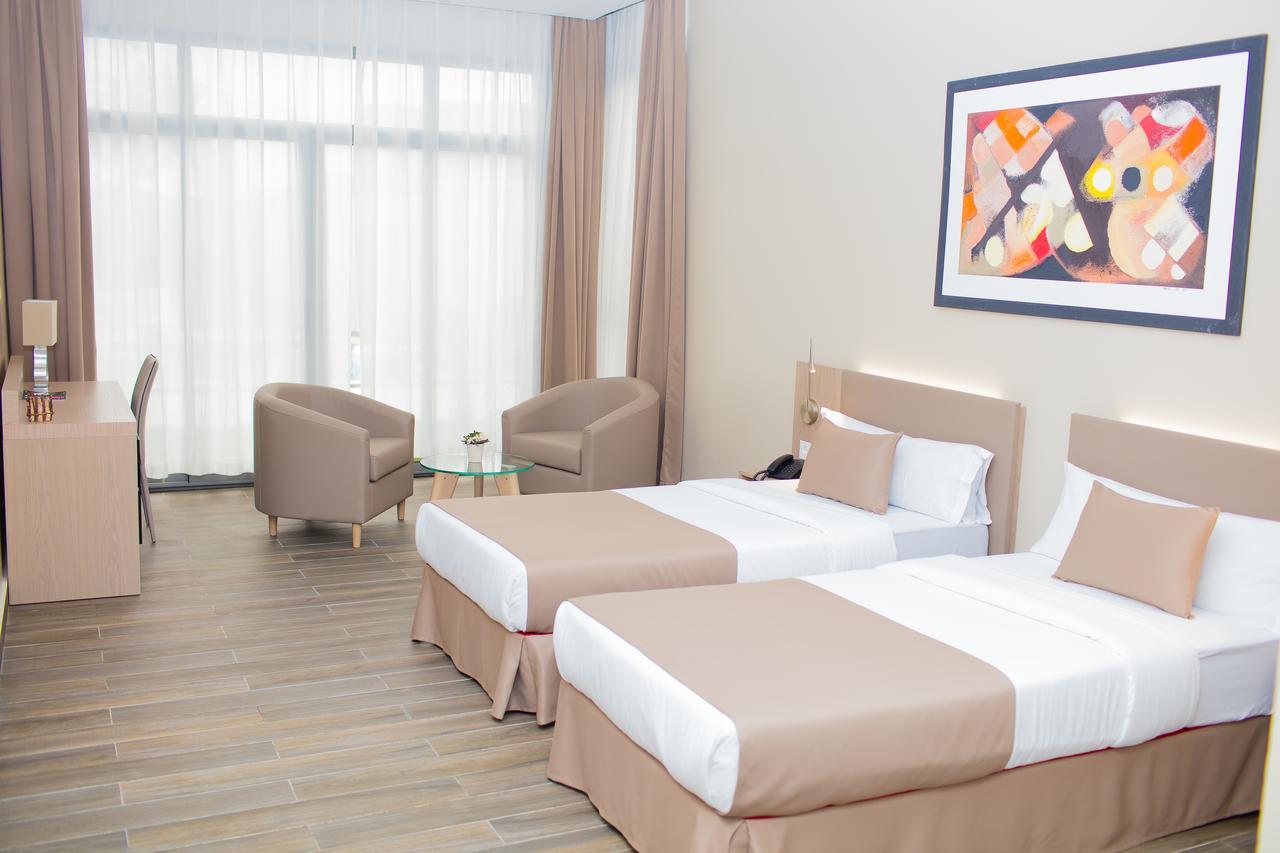Fly Hotel Libreville Buitenkant foto
