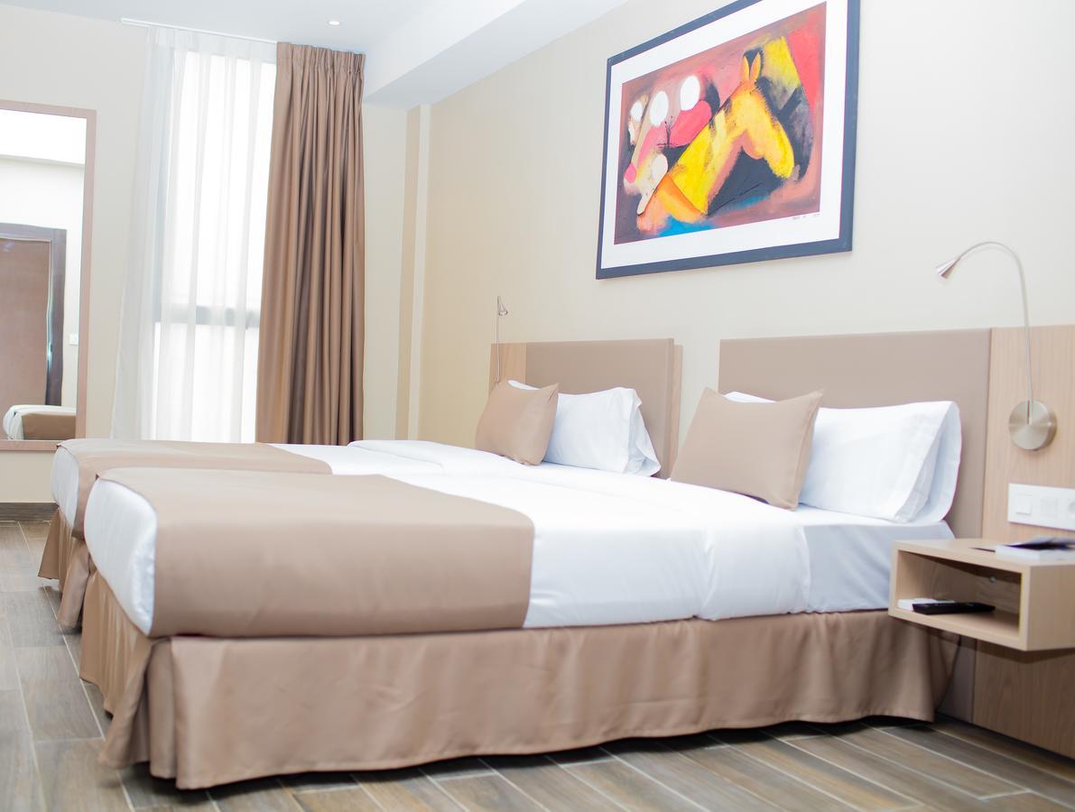 Fly Hotel Libreville Buitenkant foto