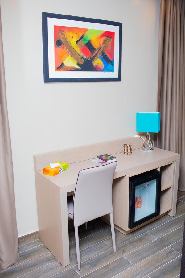 Fly Hotel Libreville Buitenkant foto