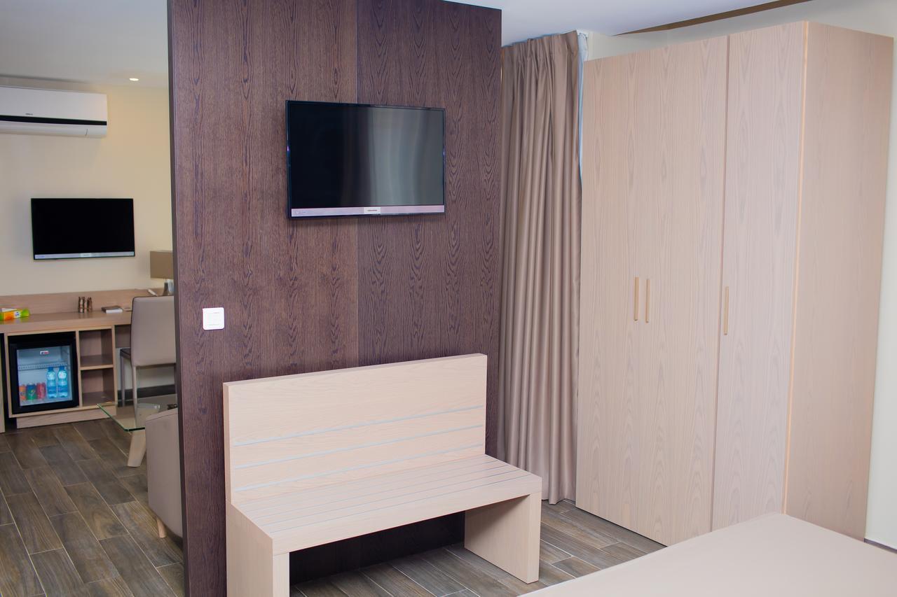 Fly Hotel Libreville Buitenkant foto