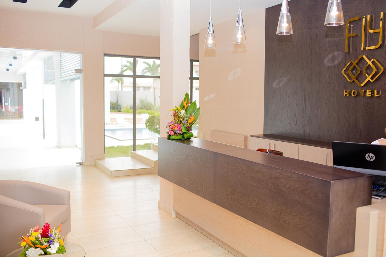 Fly Hotel Libreville Buitenkant foto