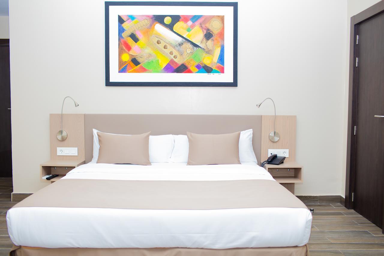 Fly Hotel Libreville Buitenkant foto