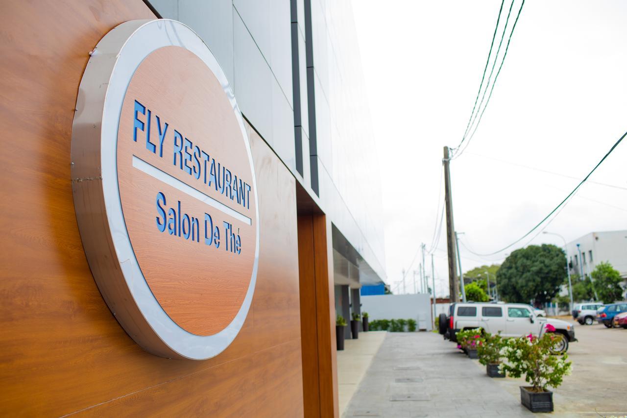 Fly Hotel Libreville Buitenkant foto
