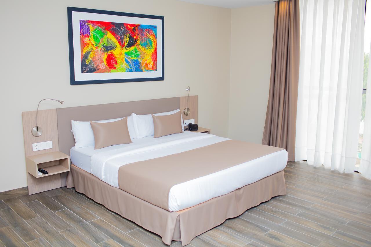 Fly Hotel Libreville Buitenkant foto