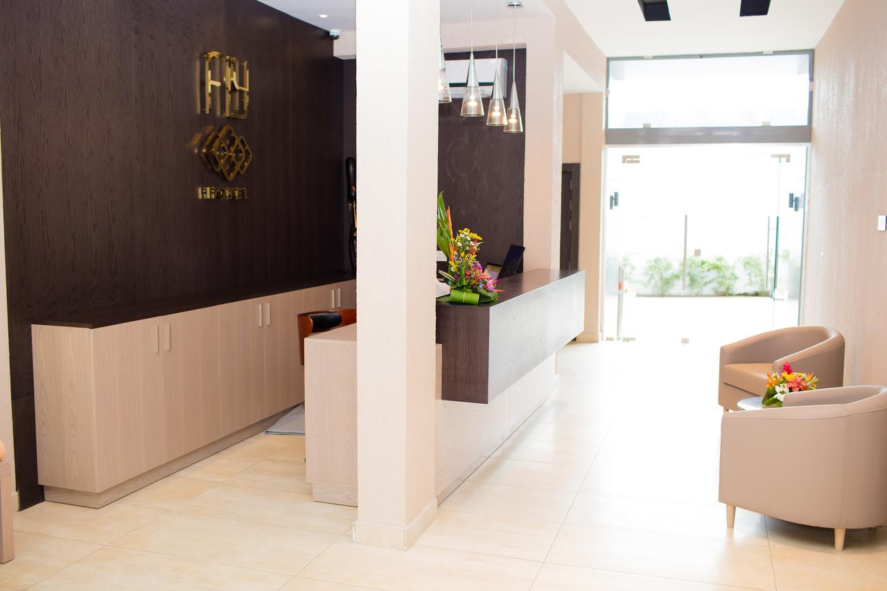 Fly Hotel Libreville Buitenkant foto