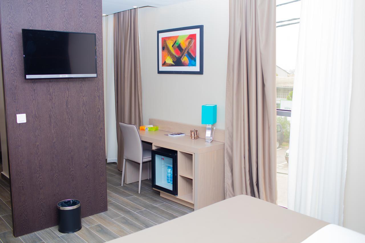 Fly Hotel Libreville Buitenkant foto