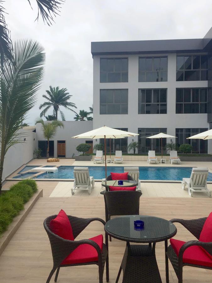 Fly Hotel Libreville Buitenkant foto