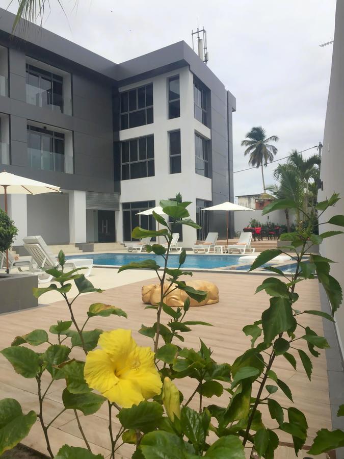 Fly Hotel Libreville Buitenkant foto